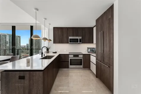 68 SE 6th Street Miami FL 33131