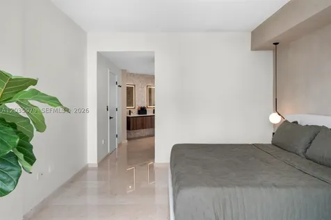 68 SE 6th Street Miami FL 33131