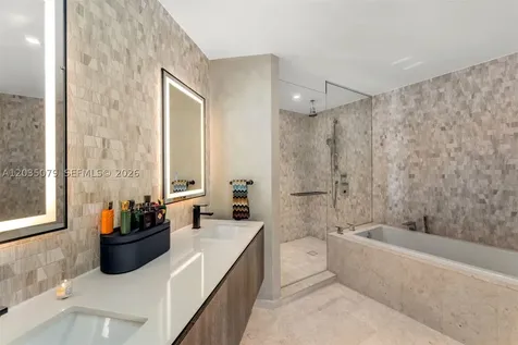 68 SE 6th Street Miami FL 33131