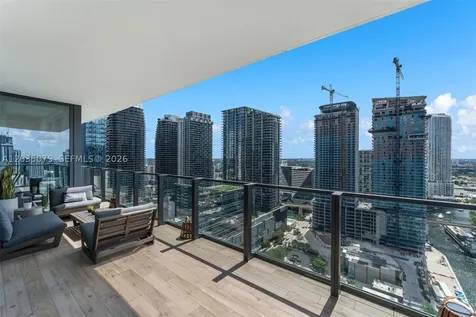 68 SE 6th Street Miami FL 33131
