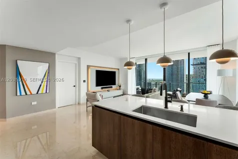 68 SE 6th Street Miami FL 33131