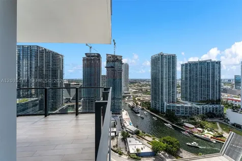 68 SE 6th Street Miami FL 33131