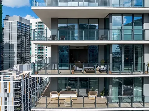 68 SE 6th Street Miami FL 33131