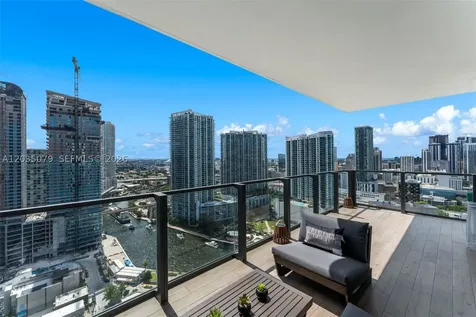 68 SE 6th Street Miami FL 33131