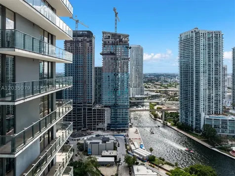 68 SE 6th Street Miami FL 33131
