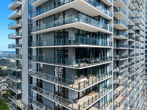 68 SE 6th Street Miami FL 33131