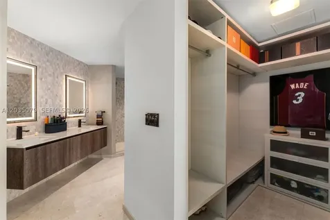 68 SE 6th Street Miami FL 33131