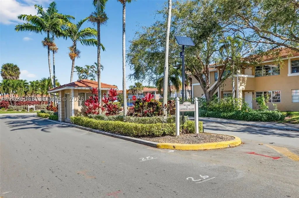 908 Twin Lakes Drive Coral Springs FL 33071