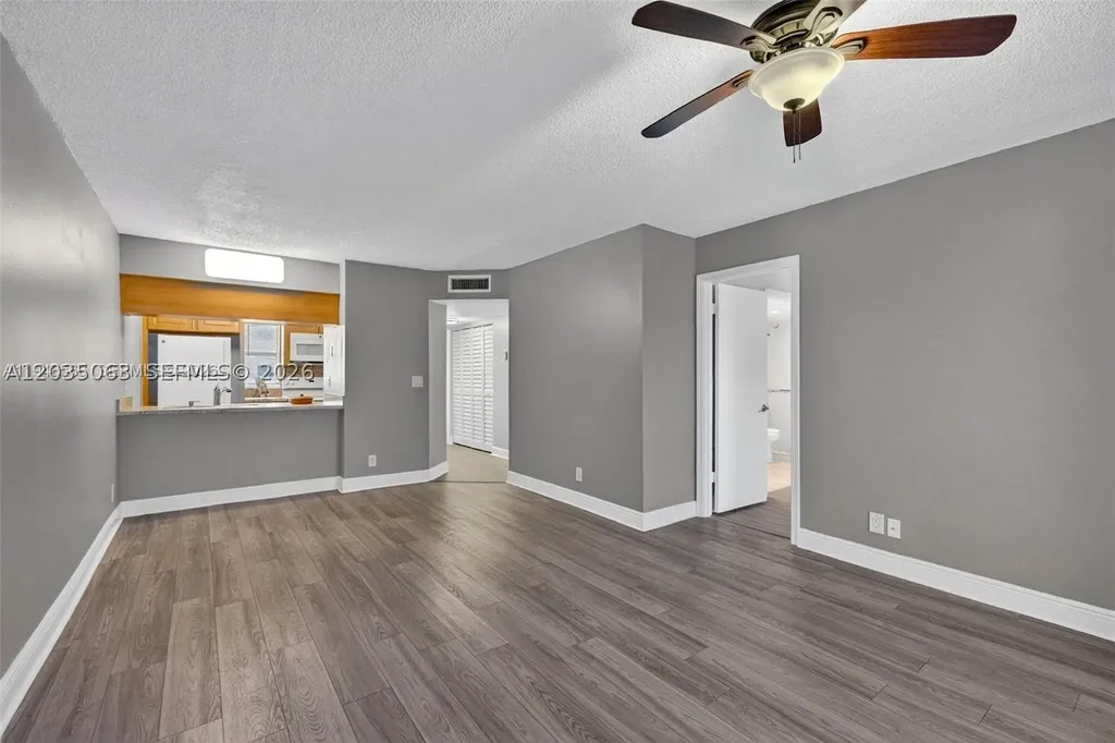 908 Twin Lakes Drive Coral Springs FL 33071