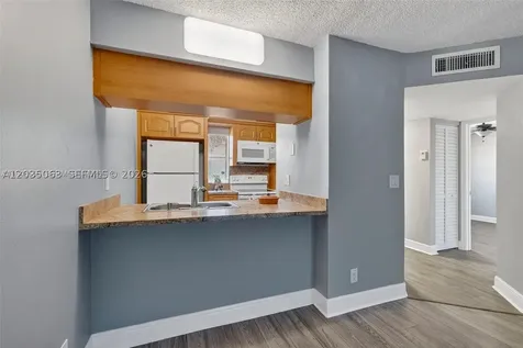 908 Twin Lakes Drive Coral Springs FL 33071