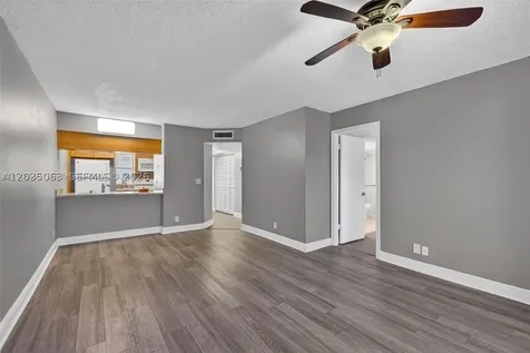 908 Twin Lakes Drive Coral Springs FL 33071