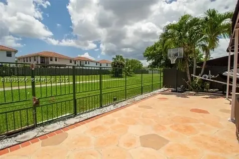 933 NW 106th Ave Circle Miami FL 33172