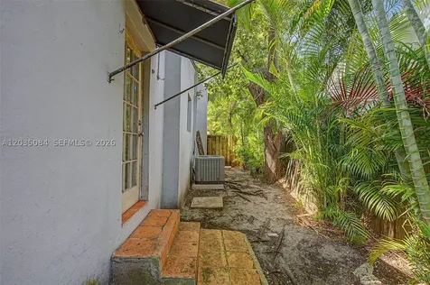583 NW 47th Street Miami FL 33127