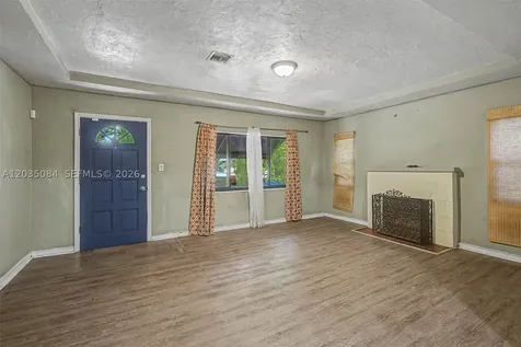 583 NW 47th Street Miami FL 33127