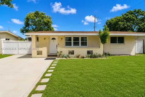 7611 NW 15th Court Pembroke Pines FL 33024