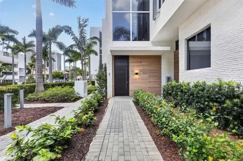 3750 Yacht Club Drive Aventura FL 33180