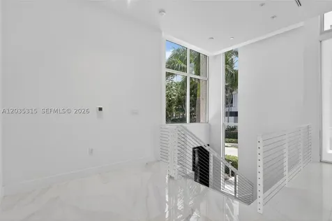 3750 Yacht Club Drive Aventura FL 33180