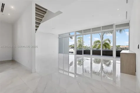 3750 Yacht Club Drive Aventura FL 33180
