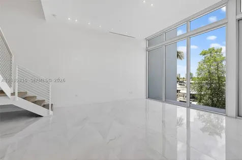 3750 Yacht Club Drive Aventura FL 33180