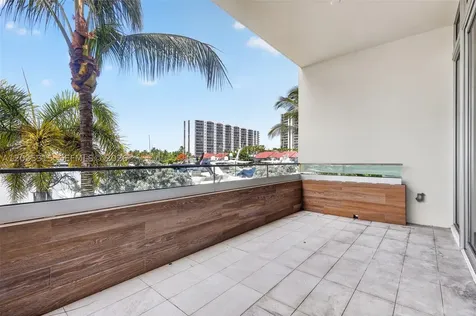 3750 Yacht Club Drive Aventura FL 33180