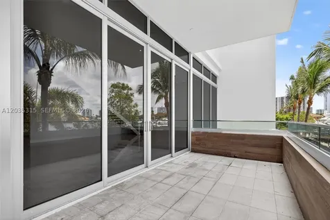 3750 Yacht Club Drive Aventura FL 33180