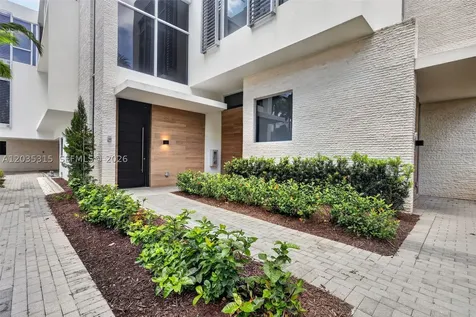 3750 Yacht Club Drive Aventura FL 33180
