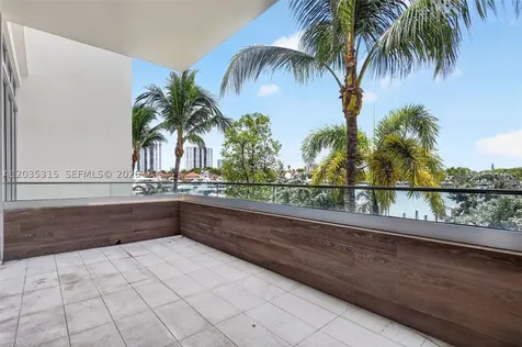 3750 Yacht Club Drive Aventura FL 33180
