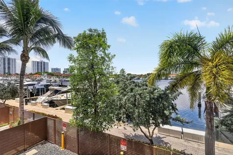 3750 Yacht Club Drive Aventura FL 33180