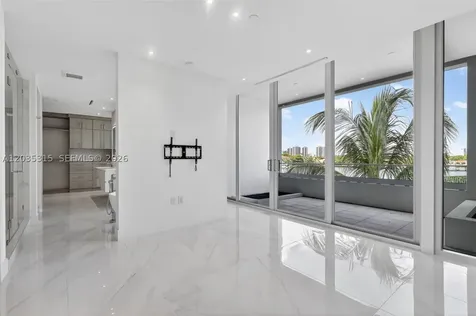 3750 Yacht Club Drive Aventura FL 33180