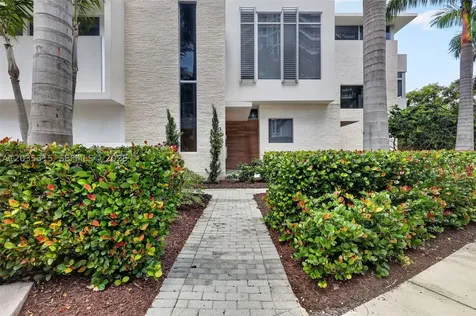 3750 Yacht Club Drive Aventura FL 33180