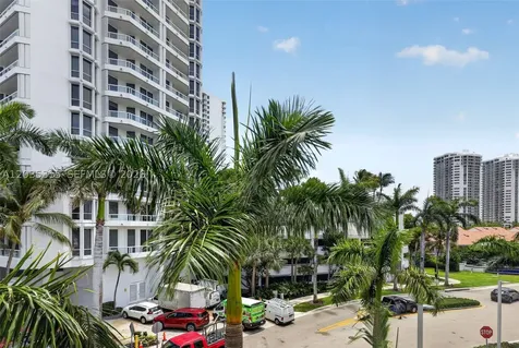 3750 Yacht Club Drive Aventura FL 33180