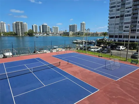 2780 NE 183rd Street Aventura FL 33160