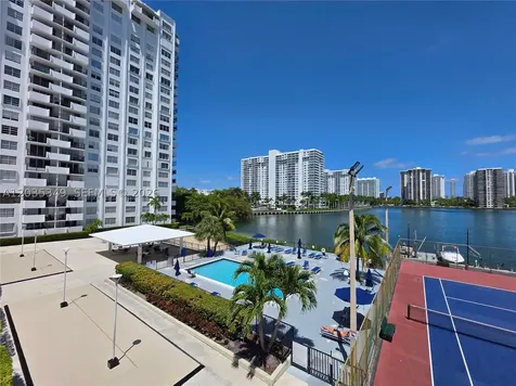 2780 NE 183rd Street Aventura FL 33160