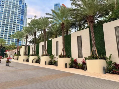 400 S Pointe Drive Miami Beach FL 33139