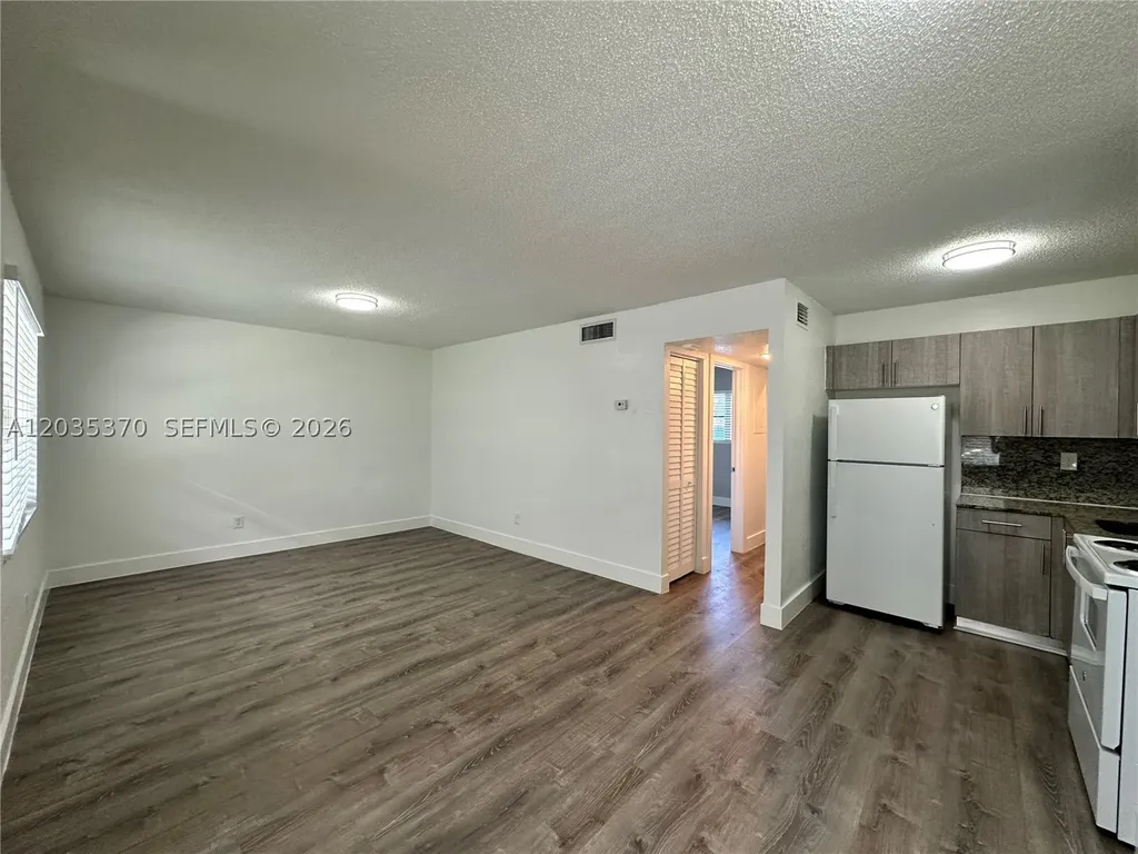 2910 Pierce Street Hollywood FL 33020