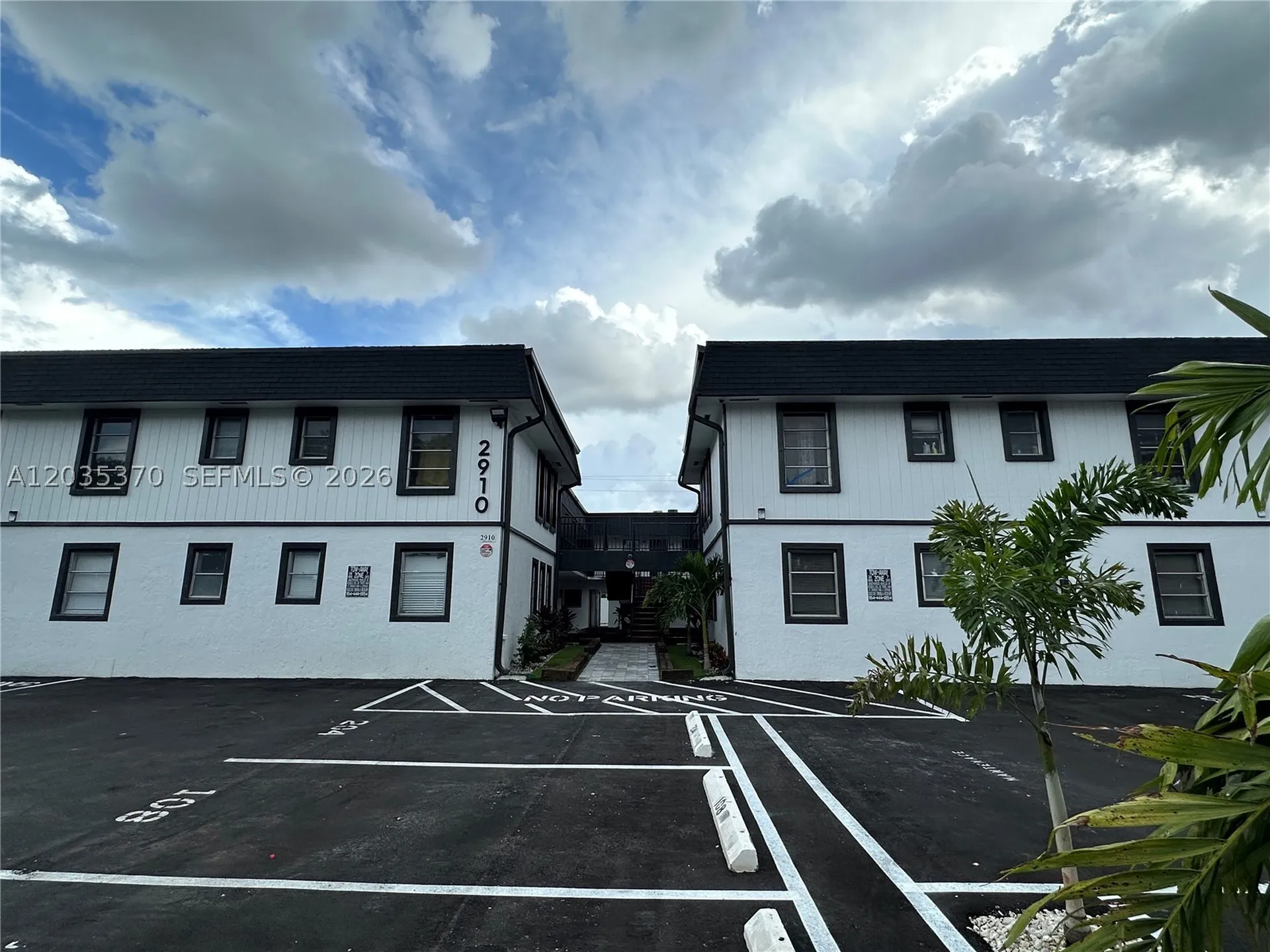 2910 Pierce Street Hollywood FL 33020