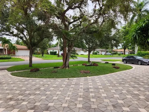 5860 SW 8th Street Plantation FL 33317