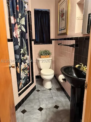 29-33 SE 4th Dania Beach FL 33004