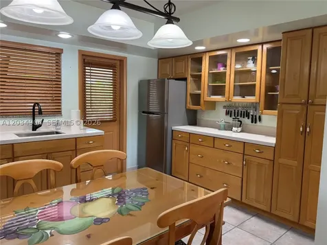 29-33 SE 4th Dania Beach FL 33004