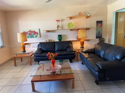29-33 SE 4th Dania Beach FL 33004