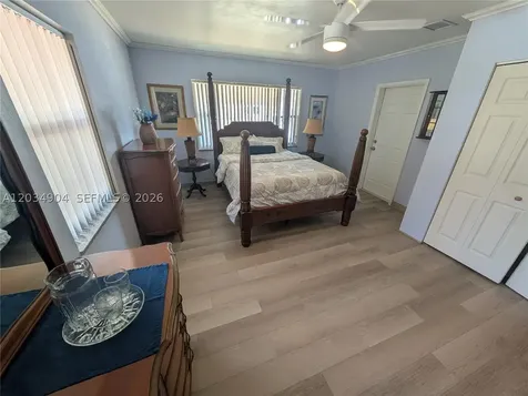 29-33 SE 4th Dania Beach FL 33004