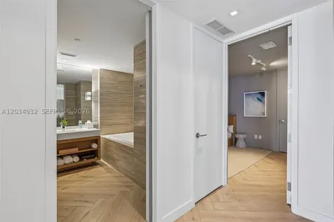 2201 Collins Avenue Miami Beach FL 33139