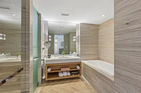 2201 Collins Avenue Miami Beach FL 33139