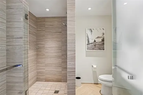 2201 Collins Avenue Miami Beach FL 33139