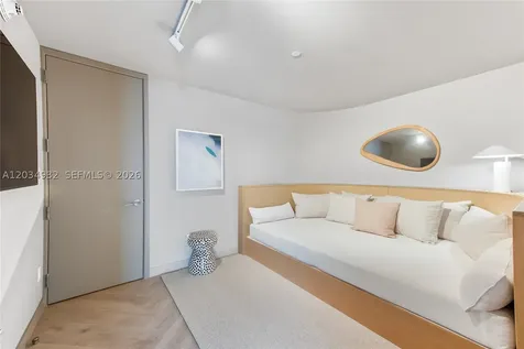2201 Collins Avenue Miami Beach FL 33139
