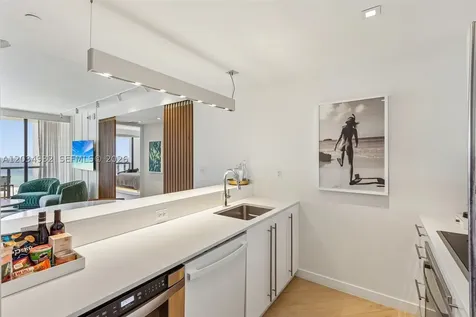 2201 Collins Avenue Miami Beach FL 33139