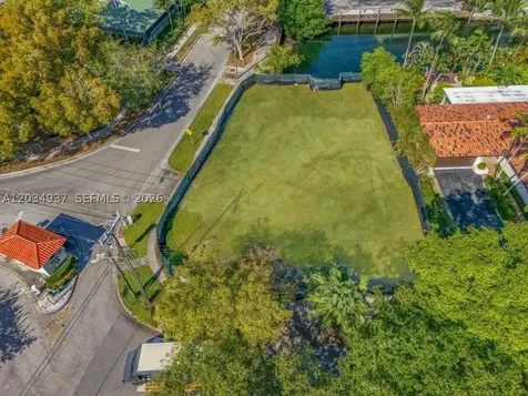 1805 Ixora Road North Miami FL 33181