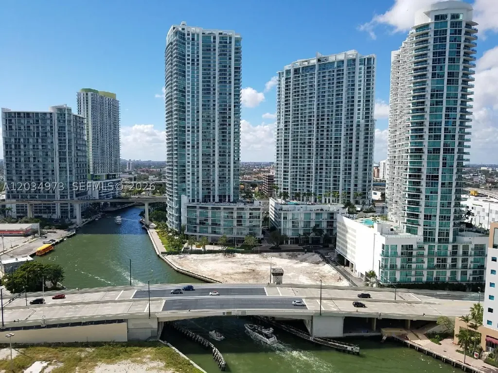 31 SE 5th Street Miami FL 33131