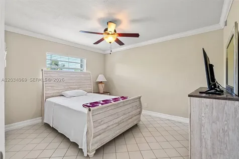 325 SE 11th Terrace Dania Beach FL 33004