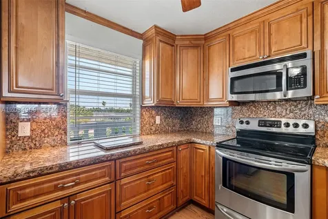 325 SE 11th Terrace Dania Beach FL 33004